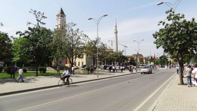 Arnavutluk Tiran Edhem Bey Camii ve Saat Kulesi