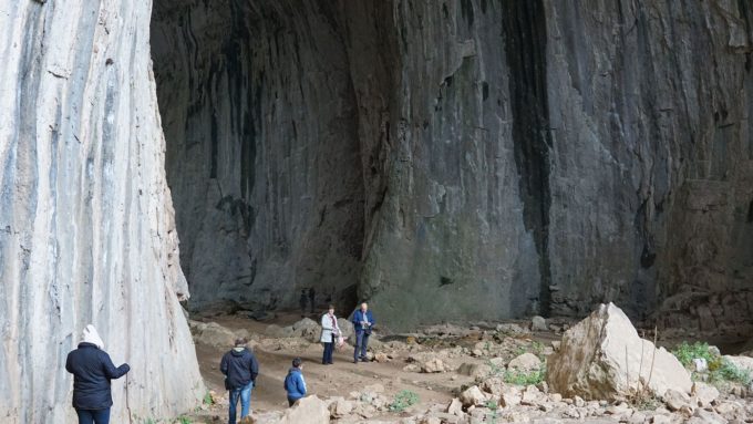 Tanrının Gözleri mağarasının girişi