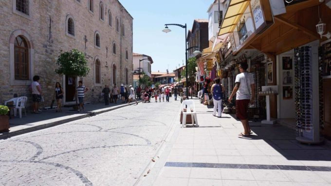 Çeşme Cumhuriyet Caddesi