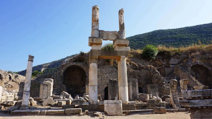 Efes Domitian Tapınağı