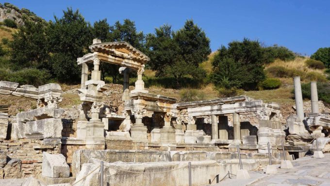 Efes Traianus Çeşmesi