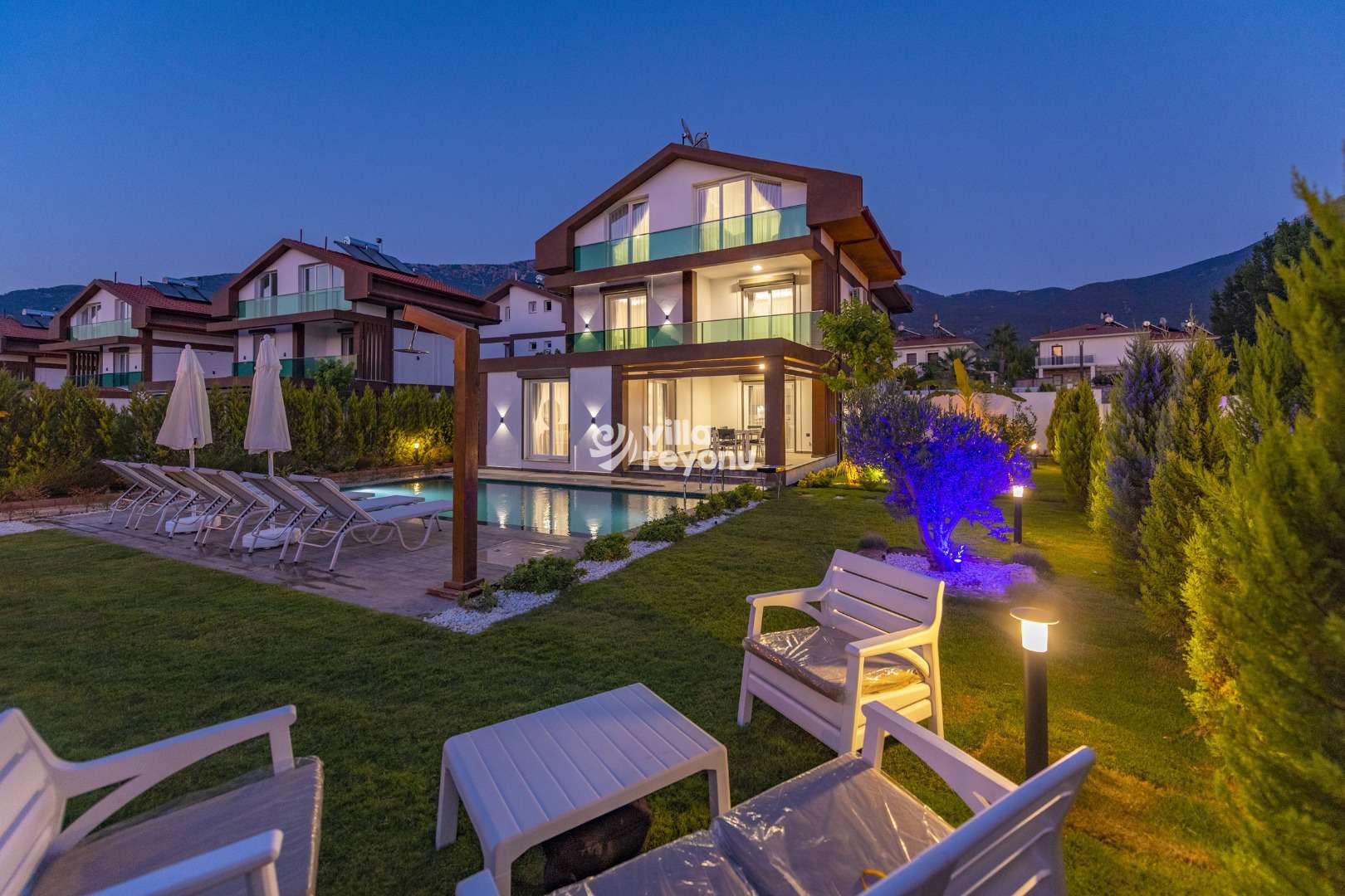 akşam saati havuzlu villa sitesi villa kiralama villa reyonu